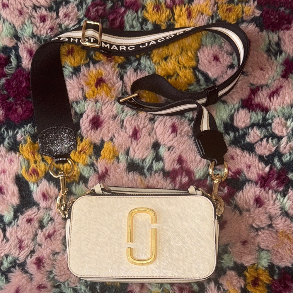 Marc Jacobs Cream and Gold Snapshot Crossbody/Shoulder Bag
